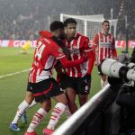 Eindhoven 14 Januari 2025 KNVB Beker PSV-Excelsior. Eindstand 5-4 (Verlenging)
Ismael Sabari scoort in de laatste seconde van de wedstrijd 3-3 en wordt gefeliciteerd door zijn kollega's Ryan Flamingo Ricardo Pepi Luuk de Jong en Ivan Perisic
Foto Jan Hoogsteen