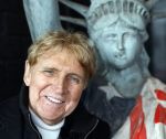 Hoek van Holland 2 januari 2025
De top 40 reikt prijzen uit aan ded Nederlandse Arteisten die in 1 jaar het langste op nummer 1 hebben gestaan .
Onder andere aanwezig Piet Veerman Erik de Zwart Corry Konings George Baker Jacques Herb Ben Cramer ea
Het geestje was in het Art Museum.