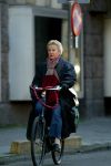 Amsterdam 28 november 2003
Judith Bosch boodschappen doen op fiets