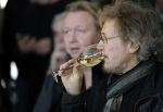 Hoek van Holland 2 januari 2025
De top 40 reikt prijzen uit aan ded Nederlandse Arteisten die in 1 jaar het langste op nummer 1 hebben gestaan .
Onder andere aanwezig Piet Veerman Erik de Zwart Corry Konings George Baker Jacques Herb Ben Cramer ea
Het geestje was in het Art Museum.