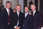 Naarden 27 mei 2000
afscheidsreceptie van Joop vd Ende.


Ron Brandsteder,,HennyHuisman,CarloBoszhardt  en Andre van Duin

Peter Smulders BV