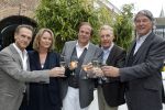 Naarden 18 maart 2010
Surprise feestje voor ivo niehe ivm 35 jaar werken voor de tros bij het arsenaal. Ivo met Antoinette Hertsenberg Ron Brandsteder Jaap Jongbloed en Andre v Duin
Peter Smulders bv
