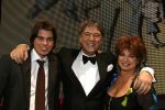 Amsterdam 11 februari 2006
Premiere Andre v Duin in Rai .
Ron Brandsteder met Yvonne en   Rick  
Peter Smulders bv