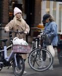 Amsterxdam 16 januari 2026
Chantal Janzen en Tina de Bruin doen samen boodschappen in Amsterdam zuid