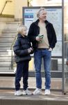 Amsterdam 20 januari 2026
Daan Schuurmans met zijn zoon op de tram aan het wachten . Daarna reden ze naar hun nieuwe huis .