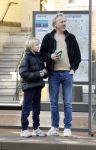 Amsterdam 20 januari 2026
Daan Schuurmans met zijn zoon op de tram aan het wachten . Daarna reden ze naar hun nieuwe huis .