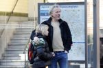 Amsterdam 20 januari 2026
Daan Schuurmans met zijn zoon op de tram aan het wachten . Daarna reden ze naar hun nieuwe huis .