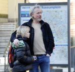 Amsterdam 20 januari 2026
Daan Schuurmans met zijn zoon op de tram aan het wachten . Daarna reden ze naar hun nieuwe huis .
