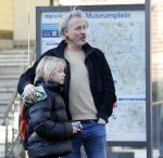 Amsterdam 20 januari 2026
Daan Schuurmans met zijn zoon op de tram aan het wachten . Daarna reden ze naar hun nieuwe huis .