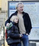Amsterdam 20 januari 2026
Daan Schuurmans met zijn zoon op de tram aan het wachten . Daarna reden ze naar hun nieuwe huis .