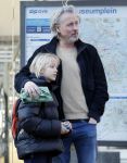 Amsterdam 20 januari 2026
Daan Schuurmans met zijn zoon op de tram aan het wachten . Daarna reden ze naar hun nieuwe huis .