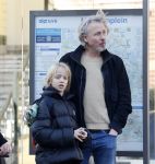 Amsterdam 20 januari 2026
Daan Schuurmans met zijn zoon op de tram aan het wachten . Daarna reden ze naar hun nieuwe huis .