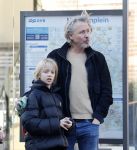 Amsterdam 20 januari 2026
Daan Schuurmans met zijn zoon op de tram aan het wachten . Daarna reden ze naar hun nieuwe huis .