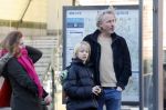 Amsterdam 20 januari 2026
Daan Schuurmans met zijn zoon op de tram aan het wachten . Daarna reden ze naar hun nieuwe huis .