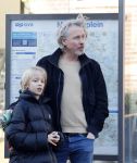 Amsterdam 20 januari 2026
Daan Schuurmans met zijn zoon op de tram aan het wachten . Daarna reden ze naar hun nieuwe huis .