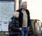 Amsterdam 20 januari 2026
Daan Schuurmans met zijn zoon op de tram aan het wachten . Daarna reden ze naar hun nieuwe huis .
