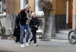Amsterdam 20 januari 2026
Daan Schuurmans met zijn zoon op de tram aan het wachten . Daarna reden ze naar hun nieuwe huis .