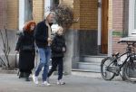 Amsterdam 20 januari 2026
Daan Schuurmans met zijn zoon op de tram aan het wachten . Daarna reden ze naar hun nieuwe huis .