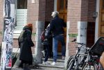Amsterdam 20 januari 2026
Daan Schuurmans met zijn zoon op de tram aan het wachten . Daarna reden ze naar hun nieuwe huis .