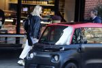 Amsterdam 17 januari 2026
Estelle Cruijff doet boodschappen in Amsterdam zuid met haar opel city car