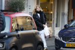 Amsterdam 17 januari 2026
Estelle Cruijff doet boodschappen in Amsterdam zuid met haar opel city car