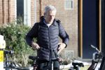 Amsterdam 6 januari 2026
Jaap Jongbloed vertrekt bij zijn sportschool op de fiets naar huis .