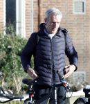 Amsterdam 6 januari 2026
Jaap Jongbloed vertrekt bij zijn sportschool op de fiets naar huis .