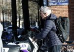 Amsterdam 6 januari 2026
Jaap Jongbloed vertrekt bij zijn sportschool op de fiets naar huis .