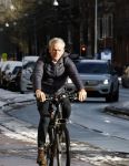 Amsterdam 6 januari 2026
Jaap Jongbloed vertrekt bij zijn sportschool op de fiets naar huis .