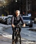 Amsterdam 6 januari 2026
Jaap Jongbloed vertrekt bij zijn sportschool op de fiets naar huis .