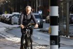 Amsterdam 6 januari 2026
Jaap Jongbloed vertrekt bij zijn sportschool op de fiets naar huis .