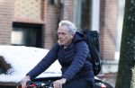 Amsterdam 6 januari 2026
Jaap Jongbloed vertrekt bij zijn sportschool op de fiets naar huis .
