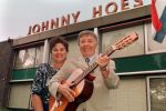 Weert 1 juli 1998
Johnny Hoes met zijn dochter Jacquemine
Foto bestemd voor Annemart pag. 2 Vuurwerk
