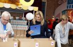 Rotterdam 15 januari 2026
Koningin Maxima bezoekt stichting jarige Job en pakt samen met de andere vrijwilligers de miljoenste doos / box in .