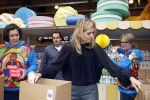 Rotterdam 15 januari 2026
Koningin Maxima bezoekt stichting jarige Job en pakt samen met de andere vrijwilligers de miljoenste doos / box in .