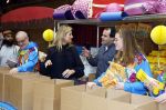 Rotterdam 15 januari 2026
Koningin Maxima bezoekt stichting jarige Job en pakt samen met de andere vrijwilligers de miljoenste doos / box in .