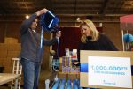 Rotterdam 15 januari 2026
Koningin Maxima bezoekt stichting jarige Job en pakt samen met de andere vrijwilligers de miljoenste doos / box in .