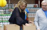 Rotterdam 15 januari 2026
Koningin Maxima bezoekt stichting jarige Job en pakt samen met de andere vrijwilligers de miljoenste doos / box in .