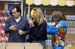 Rotterdam 15 januari 2026
Koningin Maxima bezoekt stichting jarige Job en pakt samen met de andere vrijwilligers de miljoenste doos / box in .