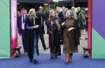 Eindhoven 26 oktober 2023
Koningin Maxima op bezok bij de dutch design week in Eindhoven . Maxima had haar goede vriendin Mariska Dietz mee genomen . Mariska Heeft paleis huis Den Bosch ingericht .