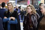 Eindhoven 26 oktober 2023
Koningin Maxima op bezok bij de dutch design week in Eindhoven . Maxima had haar goede vriendin Mariska Dietz mee genomen . Mariska Heeft paleis huis Den Bosch ingericht .