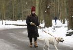 Huizen 11 januari 2026
Linda de Mol en haar partner Jeroen Rietbergen laten in een koud Huizen hun twee honden uit . Ze zijn beide warm aangekleed .