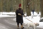 Huizen 11 januari 2026
Linda de Mol en haar partner Jeroen Rietbergen laten in een koud Huizen hun twee honden uit . Ze zijn beide warm aangekleed .
