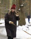 Huizen 11 januari 2026
Linda de Mol en haar partner Jeroen Rietbergen laten in een koud Huizen hun twee honden uit . Ze zijn beide warm aangekleed .