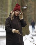 Huizen 11 januari 2026
Linda de Mol en haar partner Jeroen Rietbergen laten in een koud Huizen hun twee honden uit . Ze zijn beide warm aangekleed .