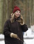 Huizen 11 januari 2026
Linda de Mol en haar partner Jeroen Rietbergen laten in een koud Huizen hun twee honden uit . Ze zijn beide warm aangekleed .