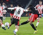 Eindhoven, 28 Januari 2026
Laatste wedstrijd in voorronde Champions League
PSV-Bayern Munchen, eindstand 1-2
Luis Diaz in duel met Sergino Dest