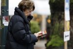 Amsterdam 13 januari 2026
Neelie Kroes doet boodschappen in Amsterdam zuid