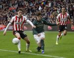 Eindhoven, 1 Februari 2026
Kompetitiewedstrijd PSV-Feyenoord, eindstand 3-0
Paul Wanner in duel Jordan Bos