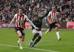 Eindhoven, 1 Februari 2026
Kompetitiewedstrijd PSV-Feyenoord, eindstand 3-0
Paul Wanner in duel Jordan Bos